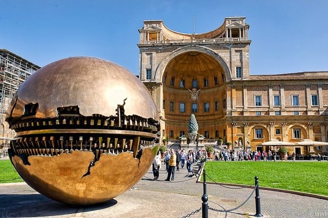 Vatican : Guided Tour Vatican Museums and Sistine Chapel - The guide experience: what to look for in real life