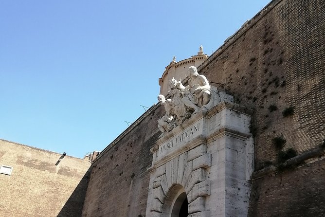 Vatican museum's & Sistine Chapel Reserved Entrance - The real-world logistics: meeting point timing and crowd control