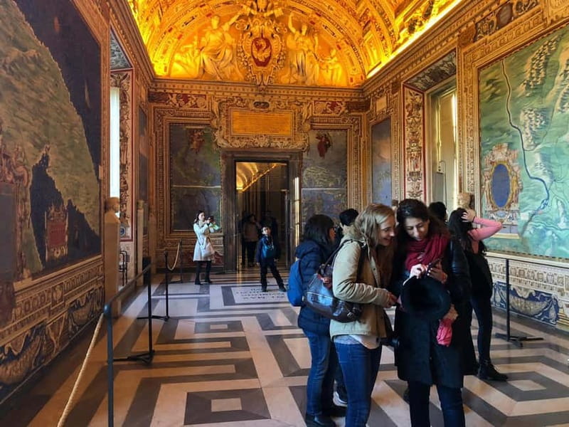 Vatican: Museums First-Access Small-Group Tour with Guide - Giuly’s Café meeting point and finding your guide quickly