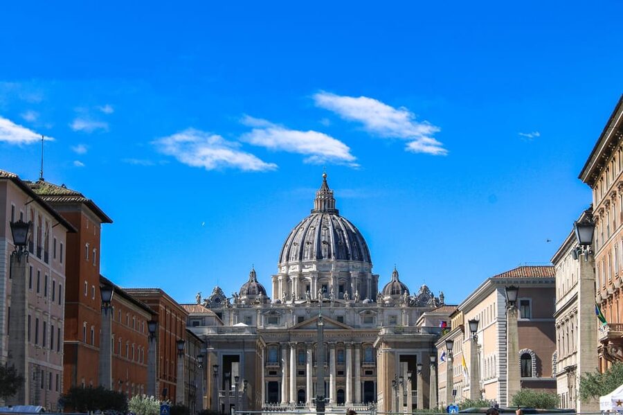 Vatican Museums, Sistine Chapel and St. Peter's Guided Tour - St. Peter’s Basilica: Pietà and Baldacchino with a clear flow