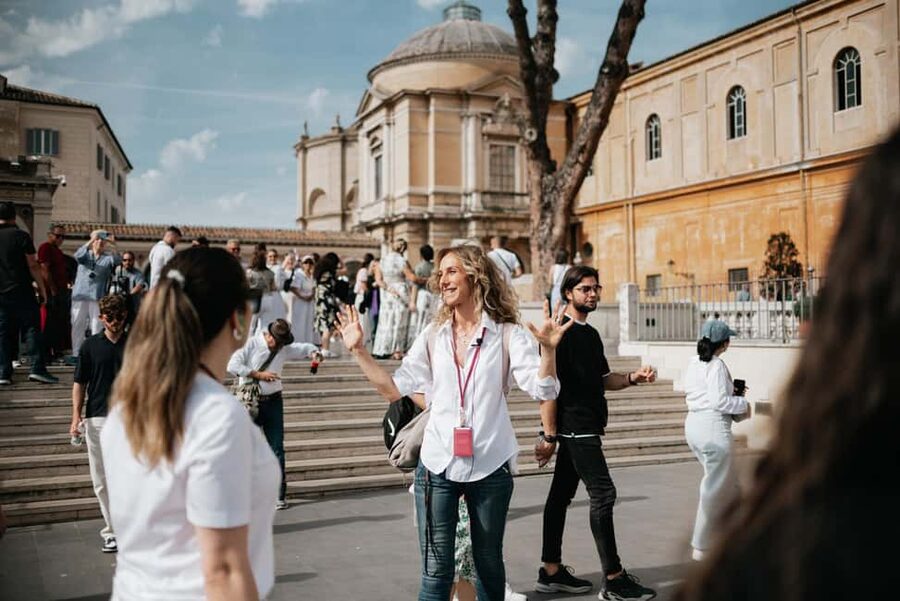 Vatican Museums & Sistine Chapel Skip The Line Guided Tour - Vatican Museums: how the route works when the building feels endless