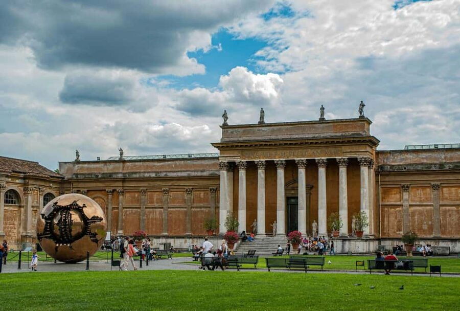 Vatican Museums, Sistine Chapel & St. Peter's Basilica Tour - Tour guide impact: Why some names keep coming up