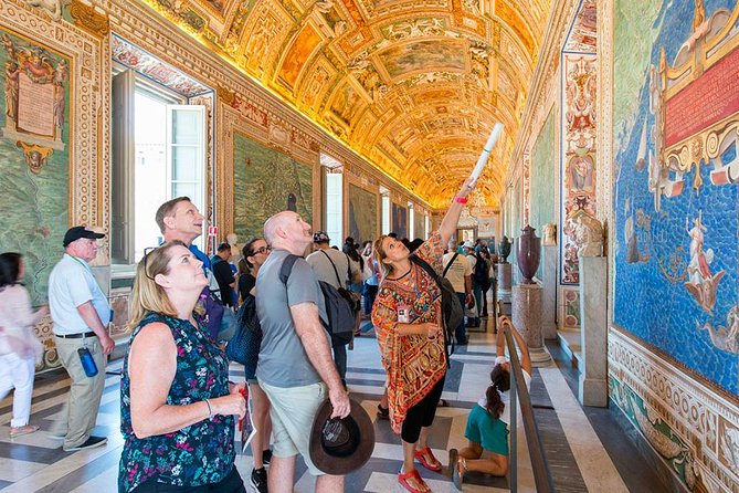 Vatican Museums, Sistine Chapel Tour and Basilica Access - Vatican City in 10 minutes: the small state with big gravity