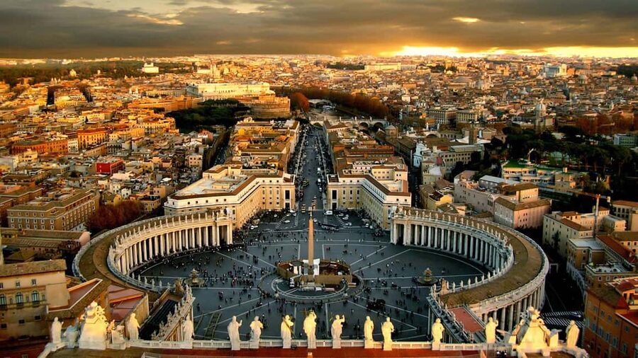 Vatican: Museums, Sistine Chapel with Access to the Basilica - Vatican Museums: tapestries and maps that set the stage