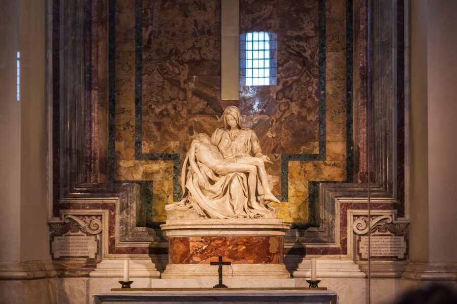 Vatican: Papal Audience and St. Peter's Basilica Guided Tour - Michelangelo’s Pietà and Bernini’s Baldacchino