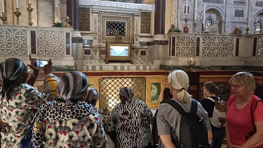 Vatican: Pope Francis Tomb and Papal Basilicas Tour - The van rides: short transfers that prevent the Rome headache