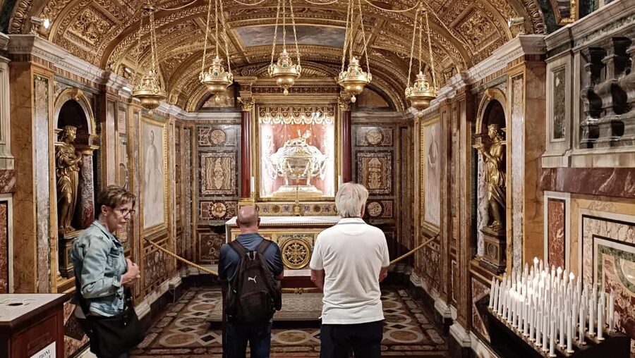 Vatican: Pope Francis Tomb and Papal Basilicas Tour - Meeting near Piazza Santa Maria Maggiore: get oriented fast