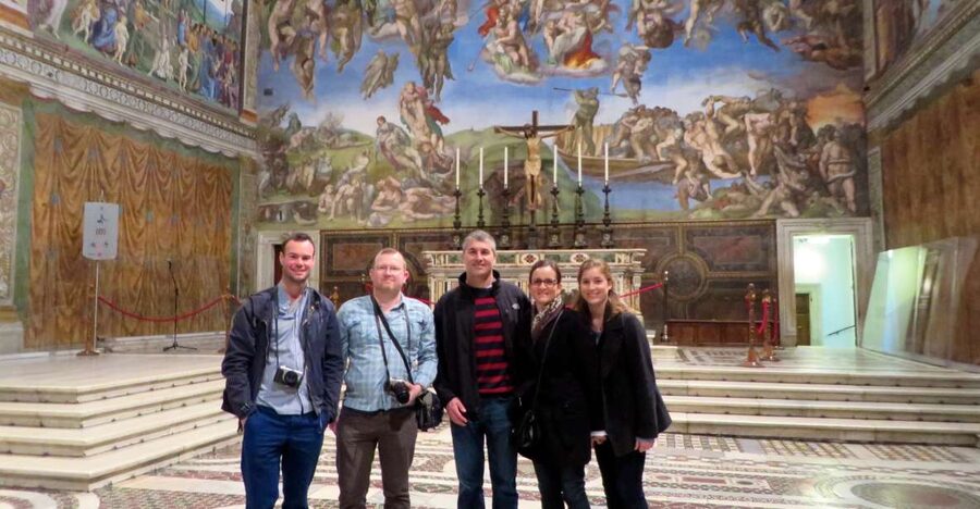 Vatican: Private Early Morning, Sistine Chapel Raphael Rooms - Meet your guide at Caffè Vaticano and use the separate entrance