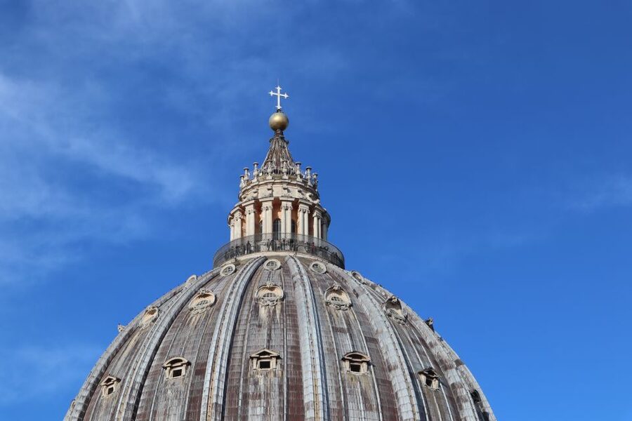 Vatican: St.Peter's Basilica & Dome - Reserved Entry & Tour - Inside the Basilica: Baldachin and Pietà with guide-led context