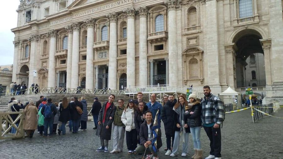Vatican: St. Peter’s Basilica, Papal Tombs Tour with Dome - Entering St. Peter’s Basilica without feeling lost