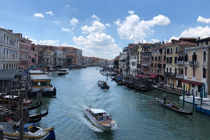 Venice from Rome: Private Day Trip by train with Islands Tour - Rialto Bridge and the lanes toward the fish market
