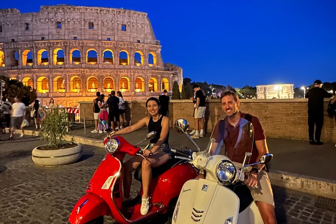 Vespa experience guided by us & Photo shoot - Roman Forum panoramic views and the option to add photo shoot time