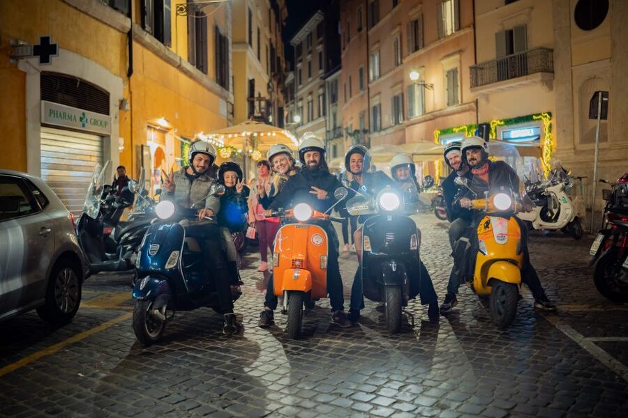 Vespa scooter tour in Rome with Pro-Photographer - Janiculum Hill photo stop: the Rome-overlook payoff