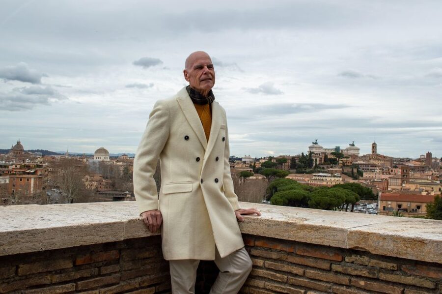 Vespa scooter tour in Rome with Pro-Photographer - Cruising between landmarks: feeling Rome at street level