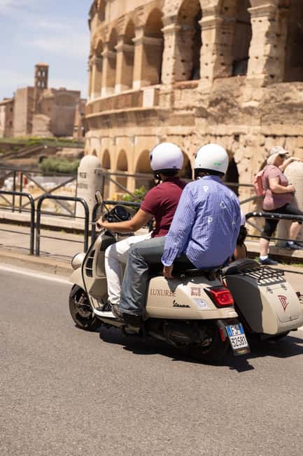 Vespa Sidecar Tour: Highlights of Rome - The Pantheon: fast stop, huge payoff from the dome and oculus