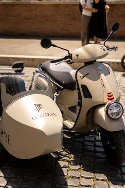 Vespa Sidecar Tour: Highlights of Rome - Monument to Vittorio Emanuele II: the big crossroads between Rome eras