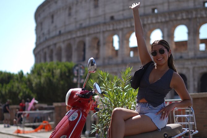 Vespa Tour in Rome with professional photographer - First look: what makes a Rome Vespa photo tour different