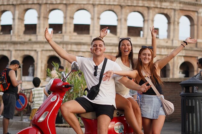 Vespa Tour in Rome with professional photographer - Terrazza del Gianicolo: panoramic Rome without the long scramble