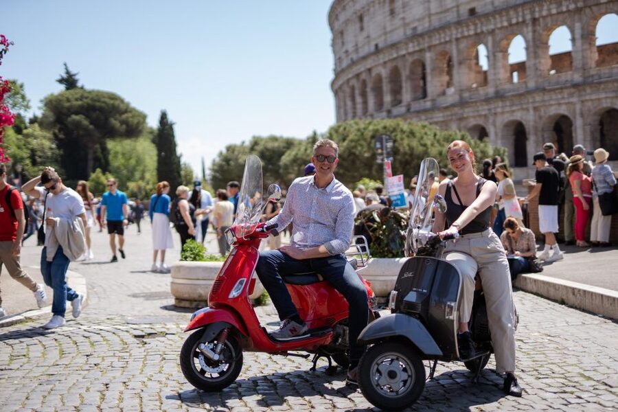 Vespa tour with Professional Photoshoot - Piazza Venezia to Castel Sant’Angelo: the ride-through effect