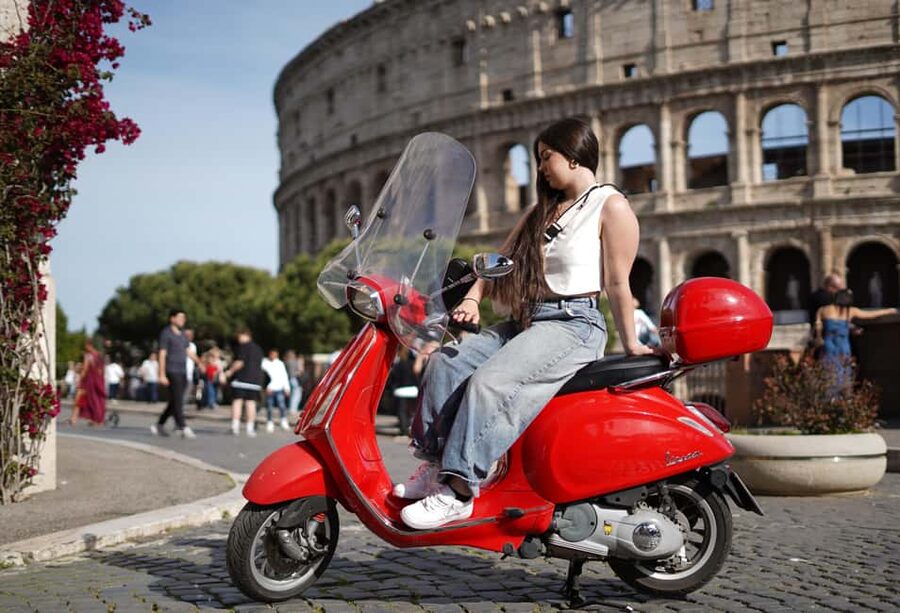 Vespa - Wine and Photography service in Rome - Meeting in Rome: starting by Cafe Roma and rolling fast