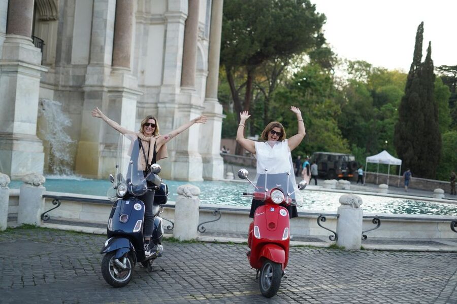 Vespa - Wine and Photography service in Rome - 25 pro photos: why this is more useful than it sounds