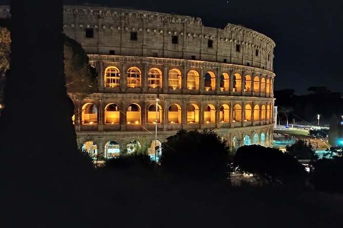 Walk the magic of Rome at night - A quick pass by the Pontifical Gregorian University (and Jesuit roots)