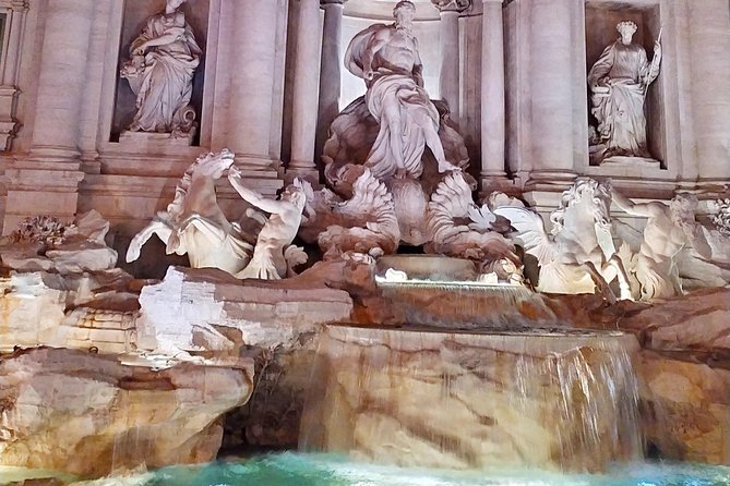 Walk the magic of Rome at night - Piazza Venezia: why it’s called Venice Square