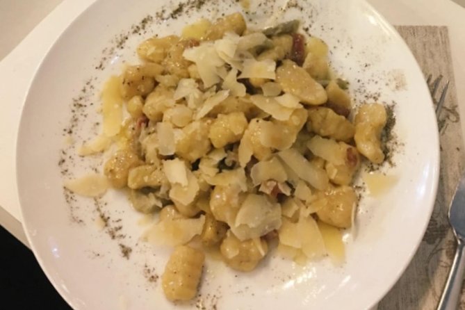 Walking tour in the Heart of Rome and a Cooking Class in a Very Small Group - Start at Piazza Barberini: Where the Walking Part Gets Its Bearings